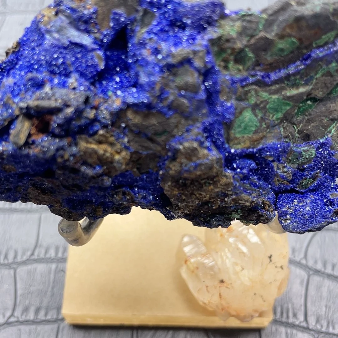 蓝铜矿萤石（处理）予*