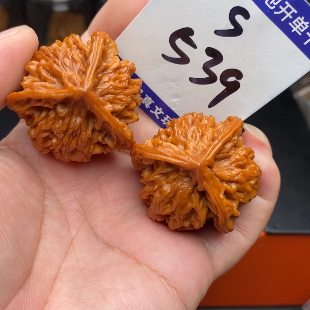 文玩核桃把件盘山三棱40左右