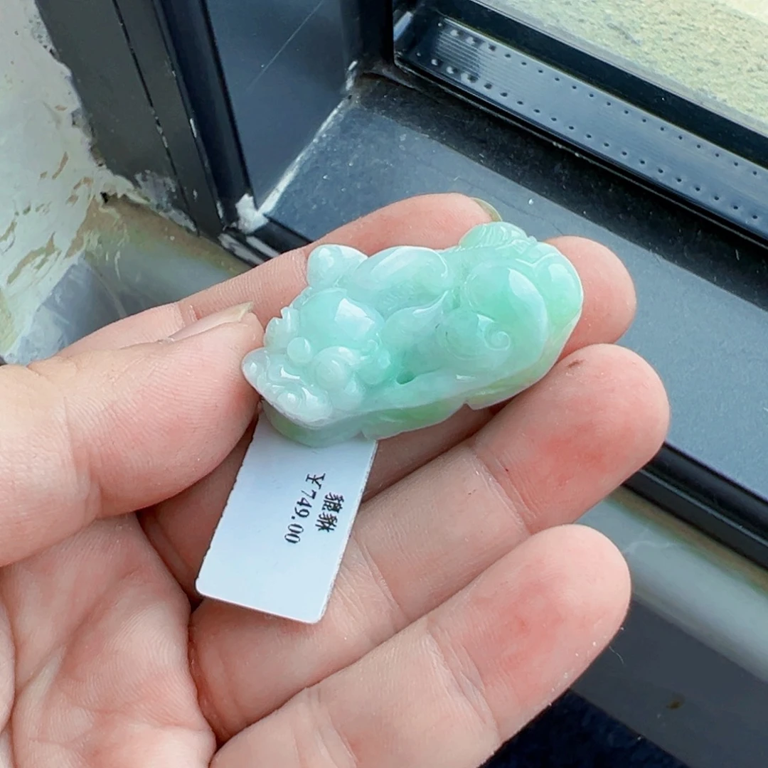 翡翠未镶嵌颈饰貔貅