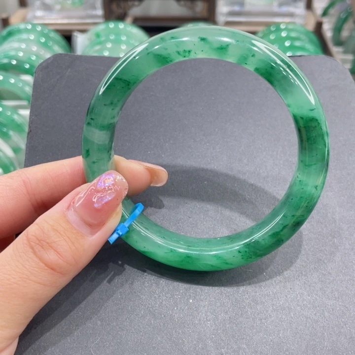 未镶嵌手镯石英质玉