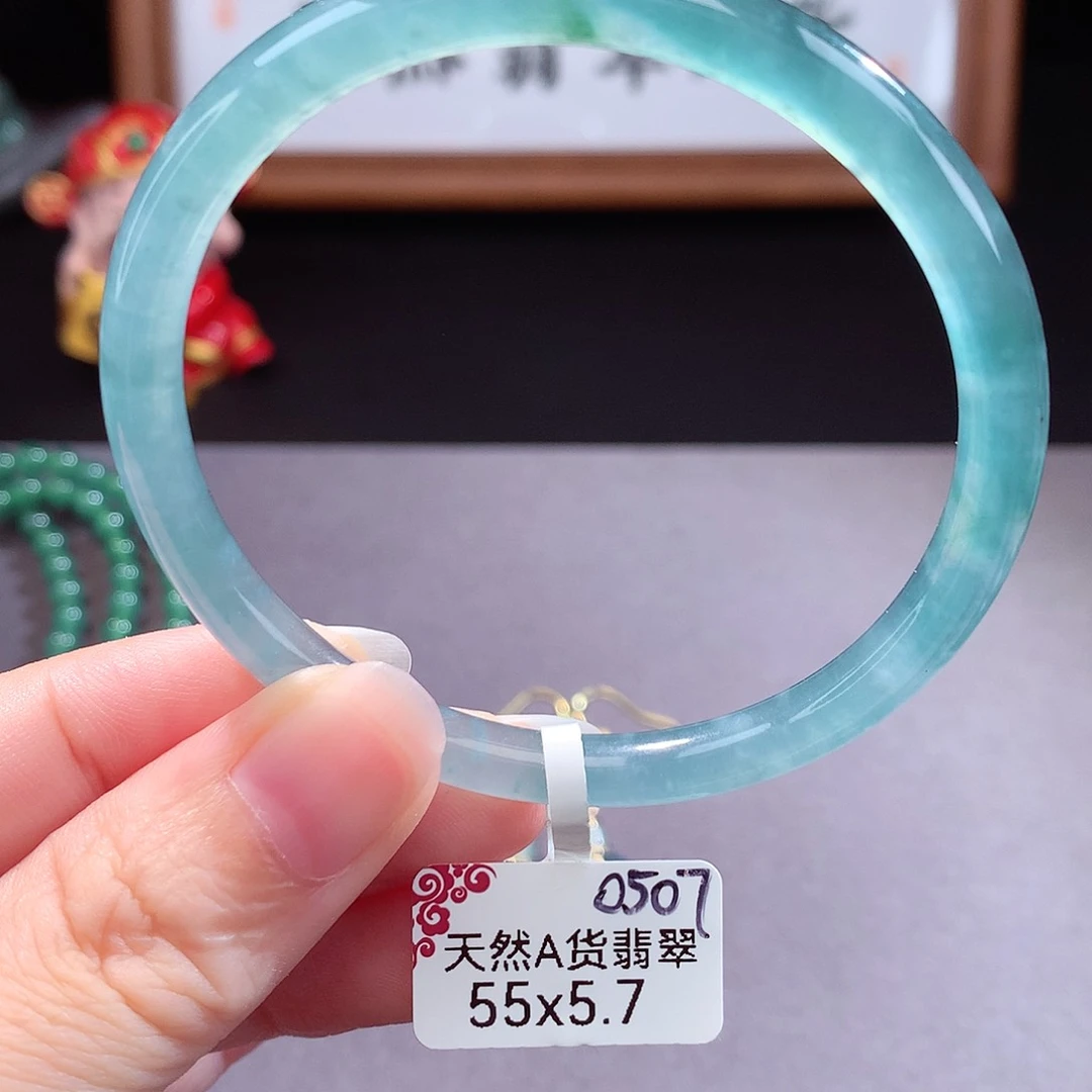 未镶嵌手镯（圆镯）翡翠