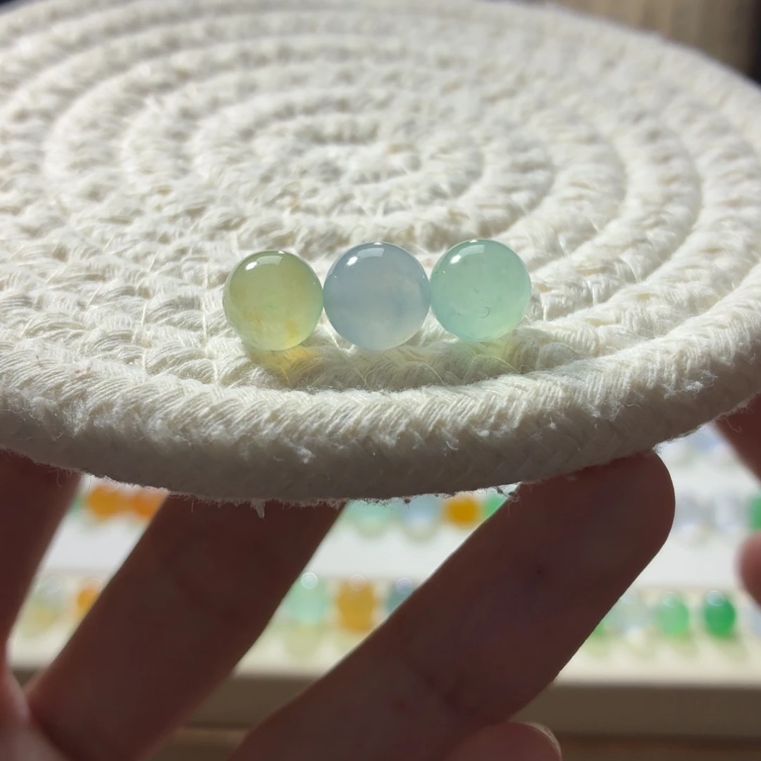 定制翡翠未镶嵌三彩多宝卡9左右