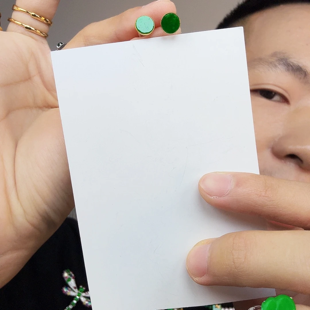 翡翠未镶嵌颈饰一对