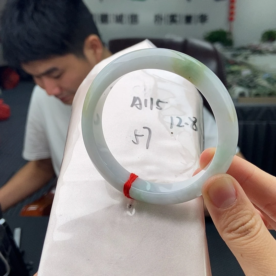 翡翠手镯未镶嵌拍一发一