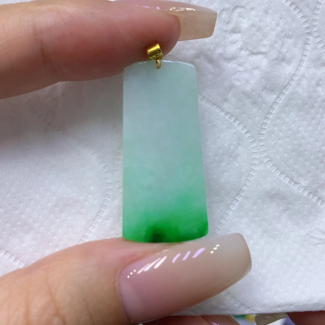 颈饰18K金镶嵌翡翠