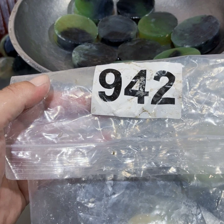 未镶嵌蛇纹石玉珠宝半成品