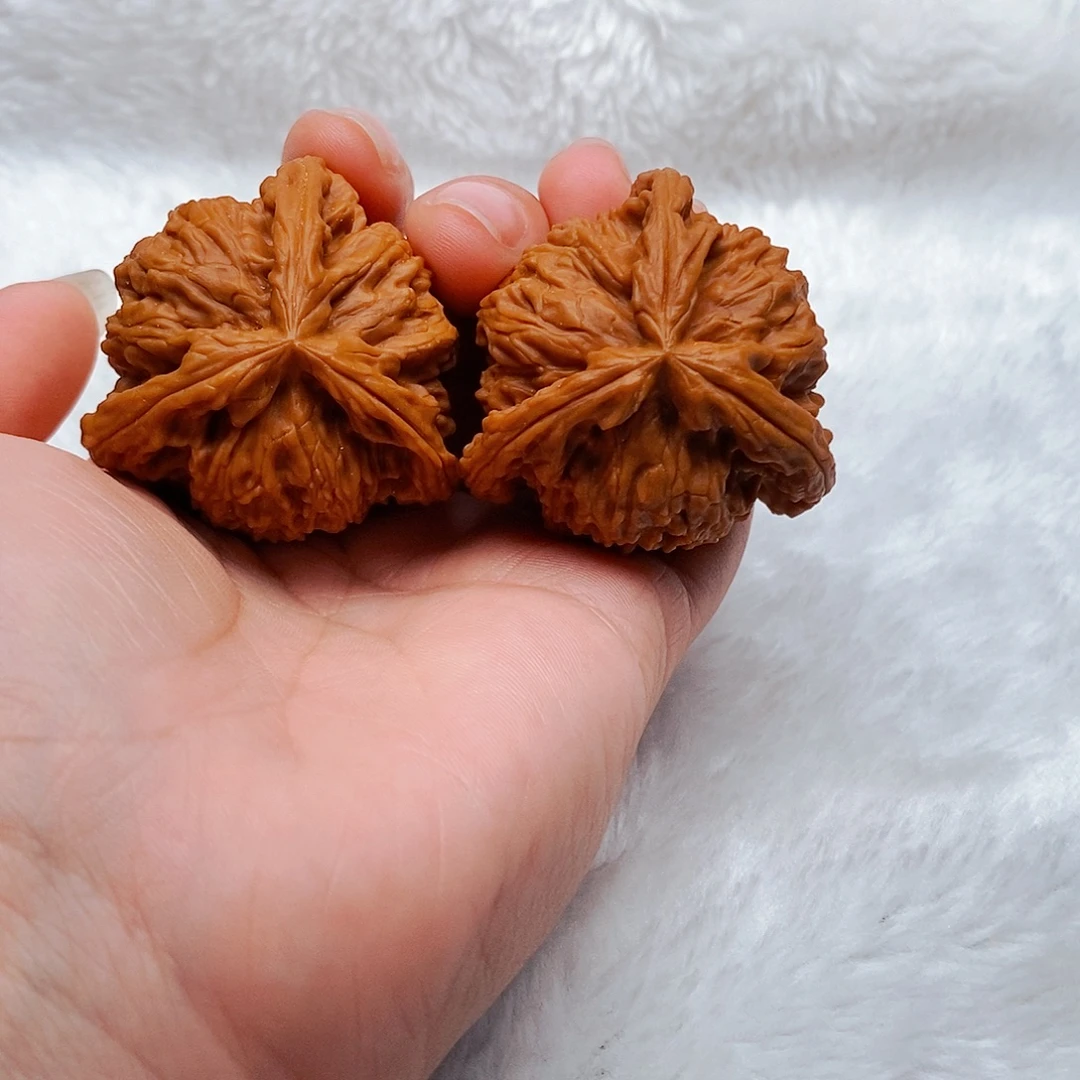 瑞***吊坠文玩核桃三棱