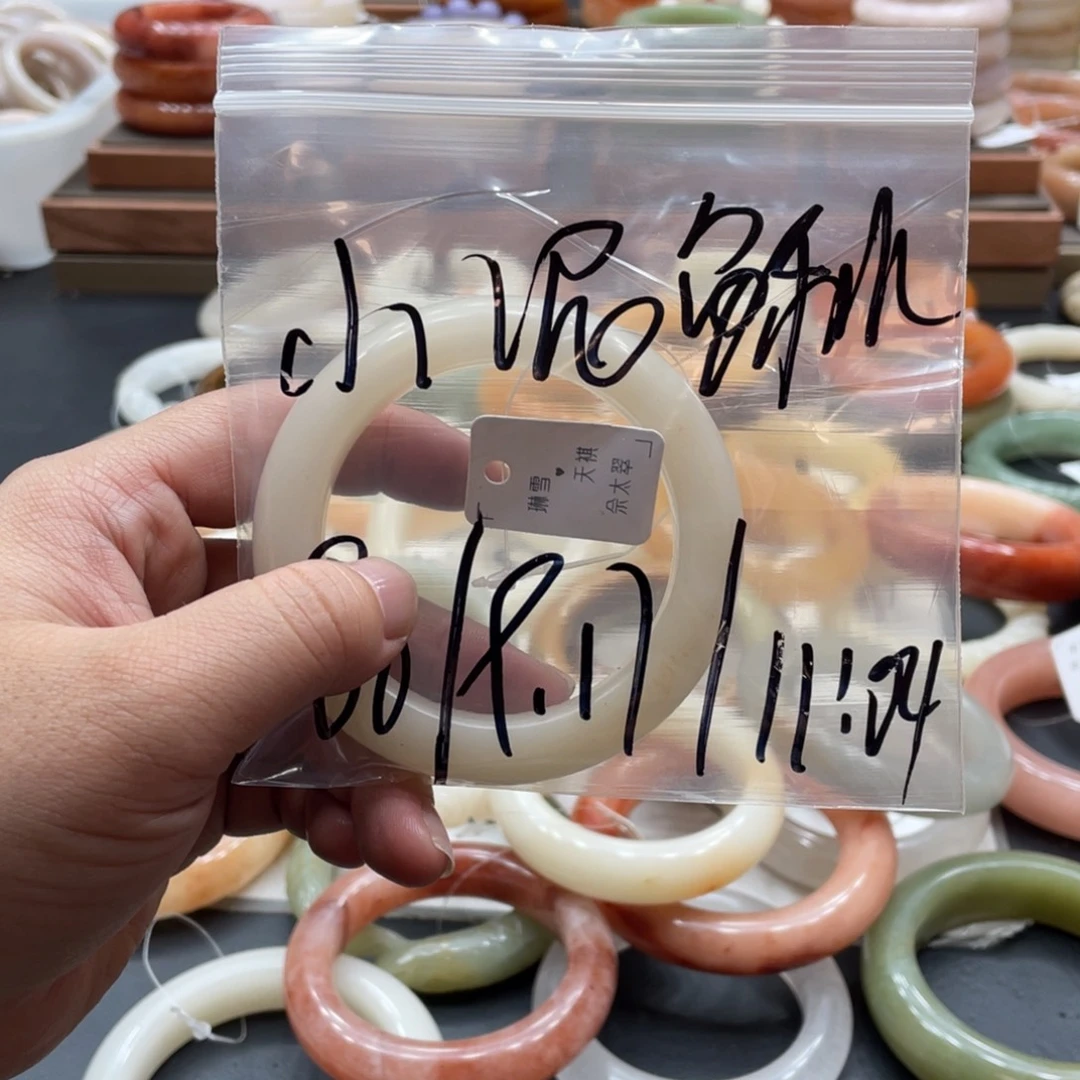 未镶嵌手镯石英质玉