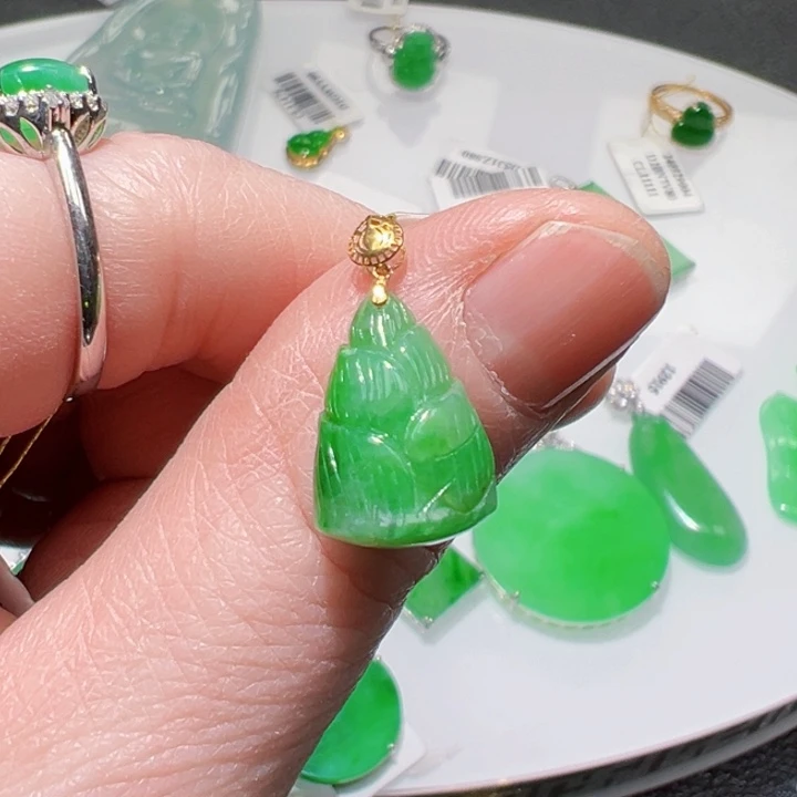 颈饰18K金镶嵌翡翠