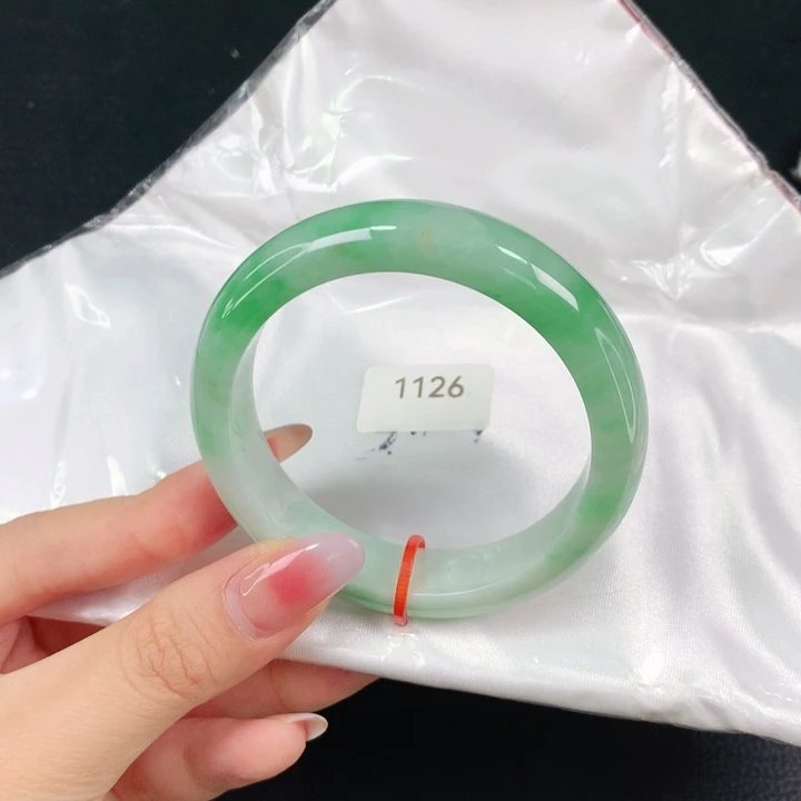 翡翠手镯未镶嵌R****?天然翡翠手镯04