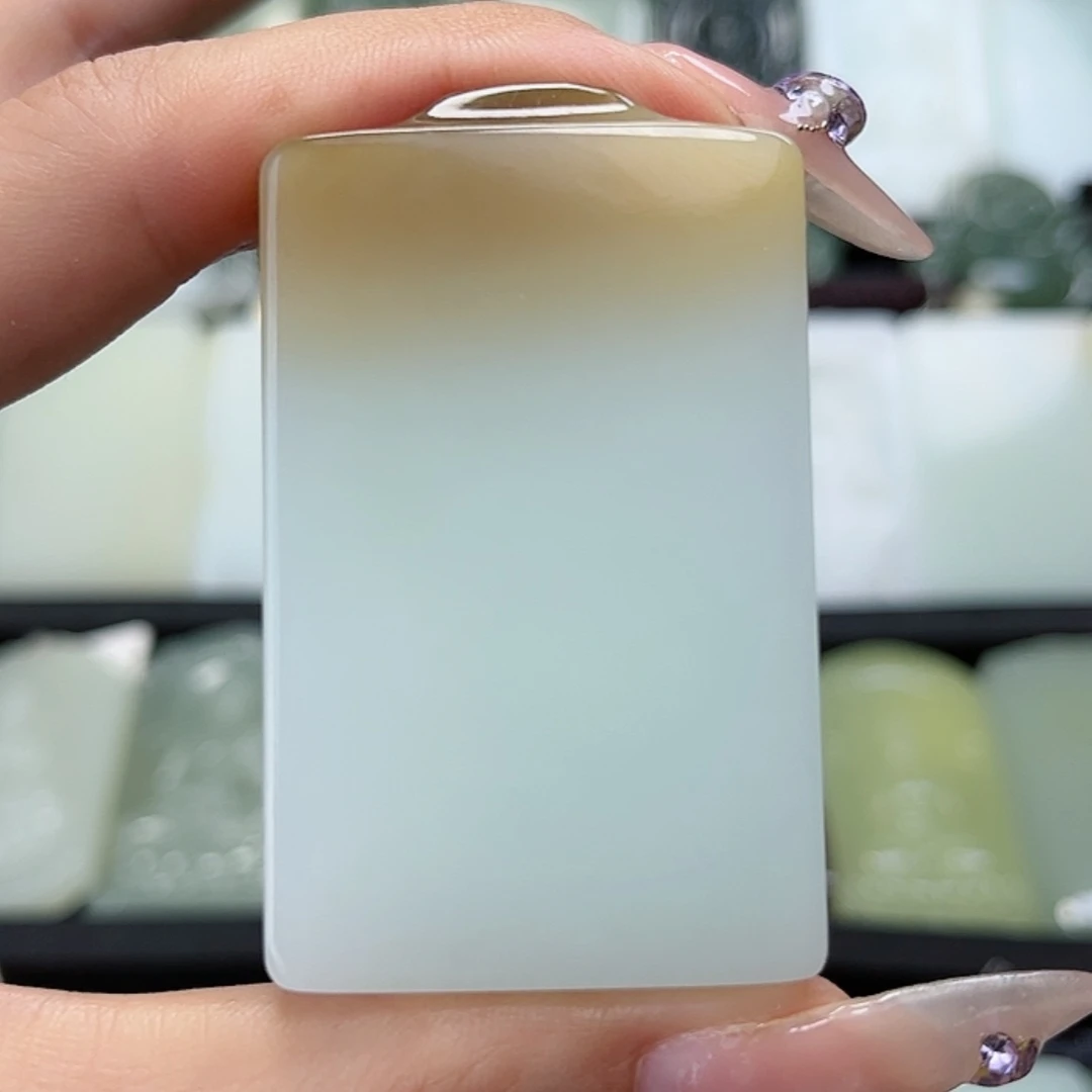 【闪购商品】和田玉未镶嵌颈饰谁***君