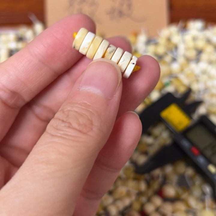 蜜蜡未镶嵌裸石10.5mm一组