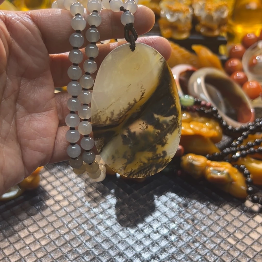 石英质玉未镶嵌颈饰