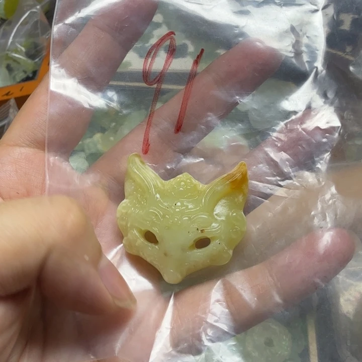 透闪石-蛇纹石玉吊坠未镶嵌