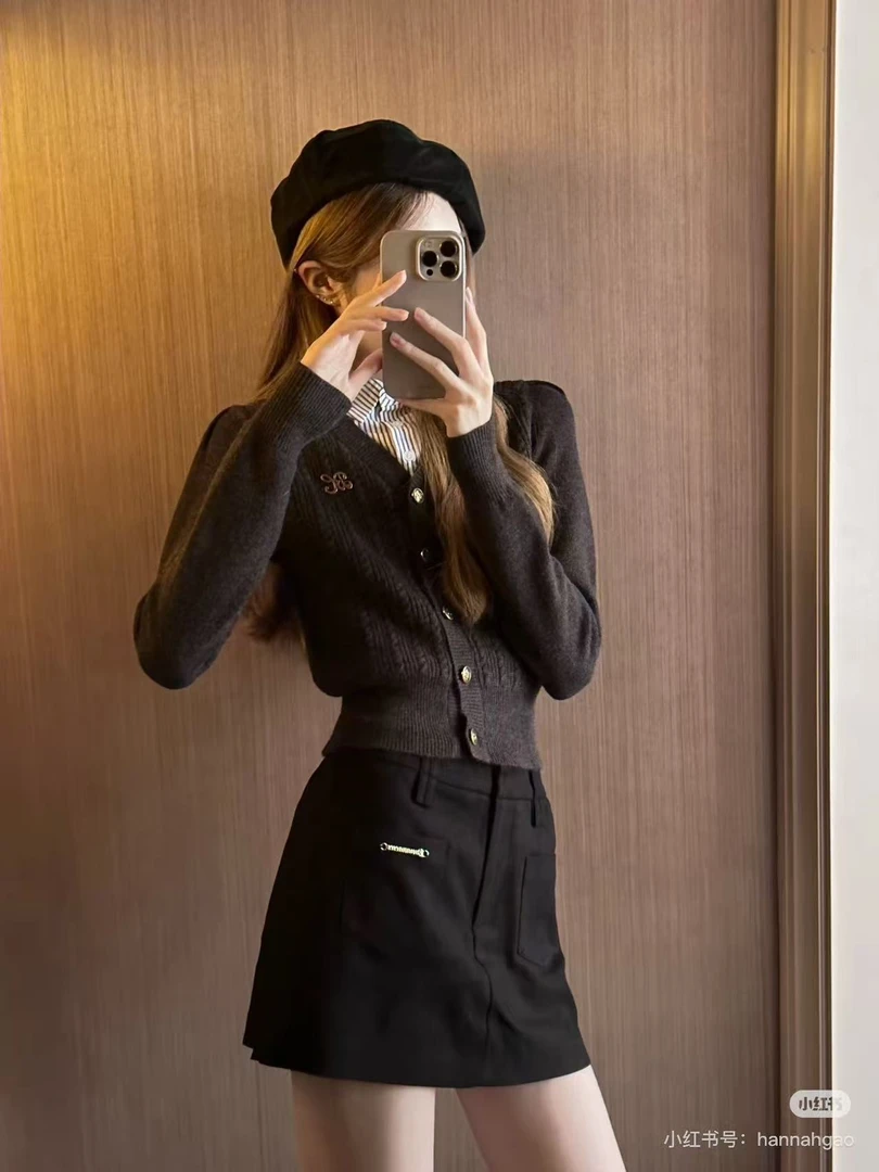 F13-3灰色”金属装饰“开衫毛衣