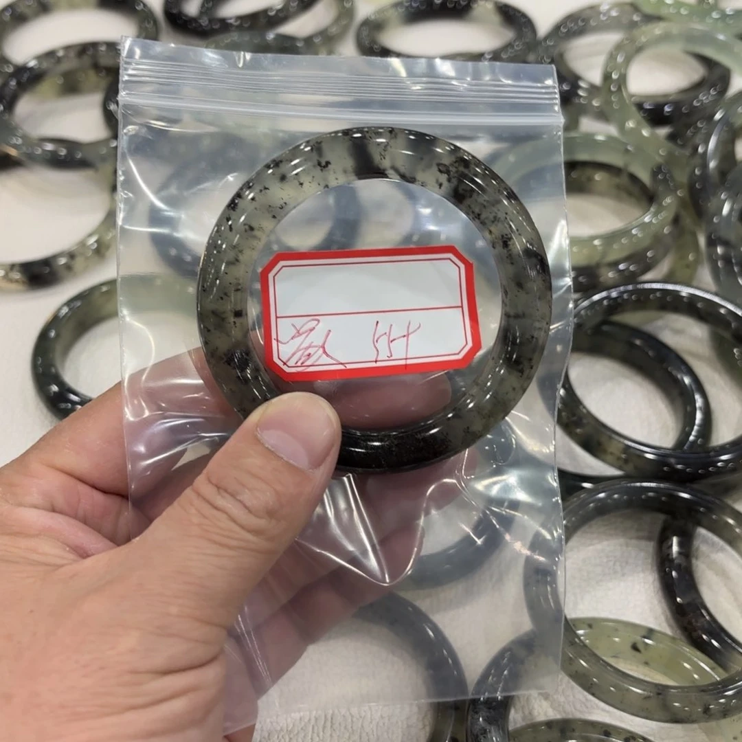 蛇纹石玉手镯未镶嵌家*