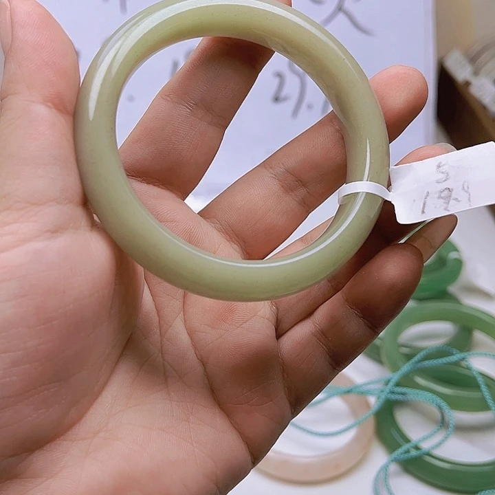 未镶嵌手镯石英质玉东陵105/58