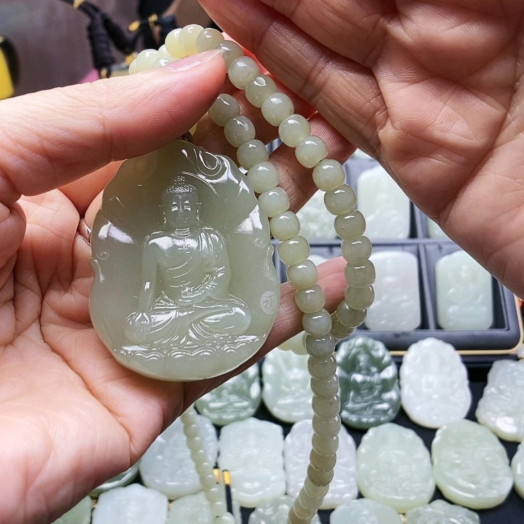 和田玉颈饰未镶嵌路***匪