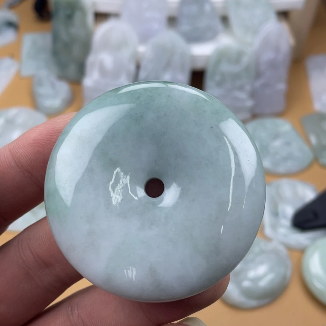 翡翠未镶嵌颈饰平安扣
