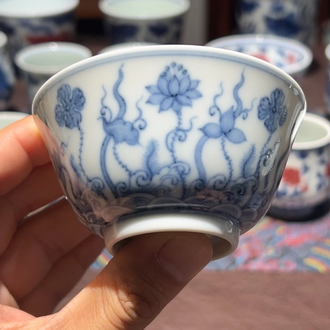 精品青花水藻纹撇口杯口径约8.5厘米