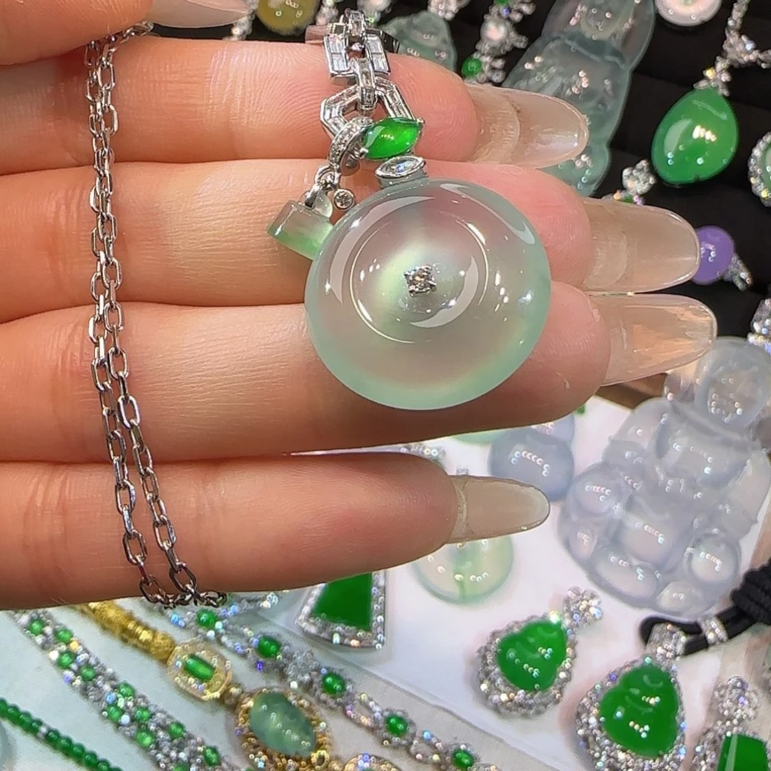 翡翠18K金镶嵌戒指