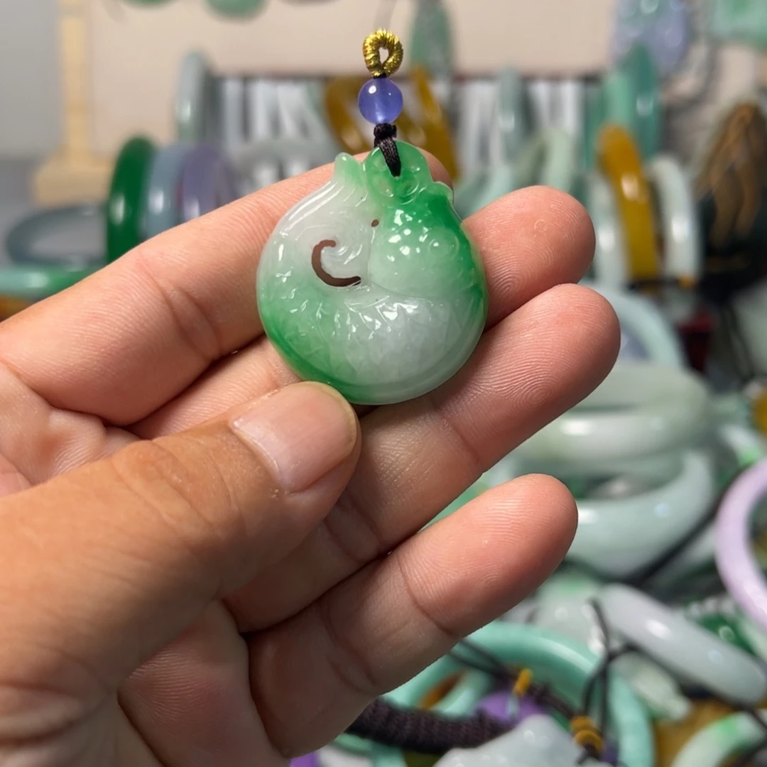 翡翠未镶嵌颈饰吊坠