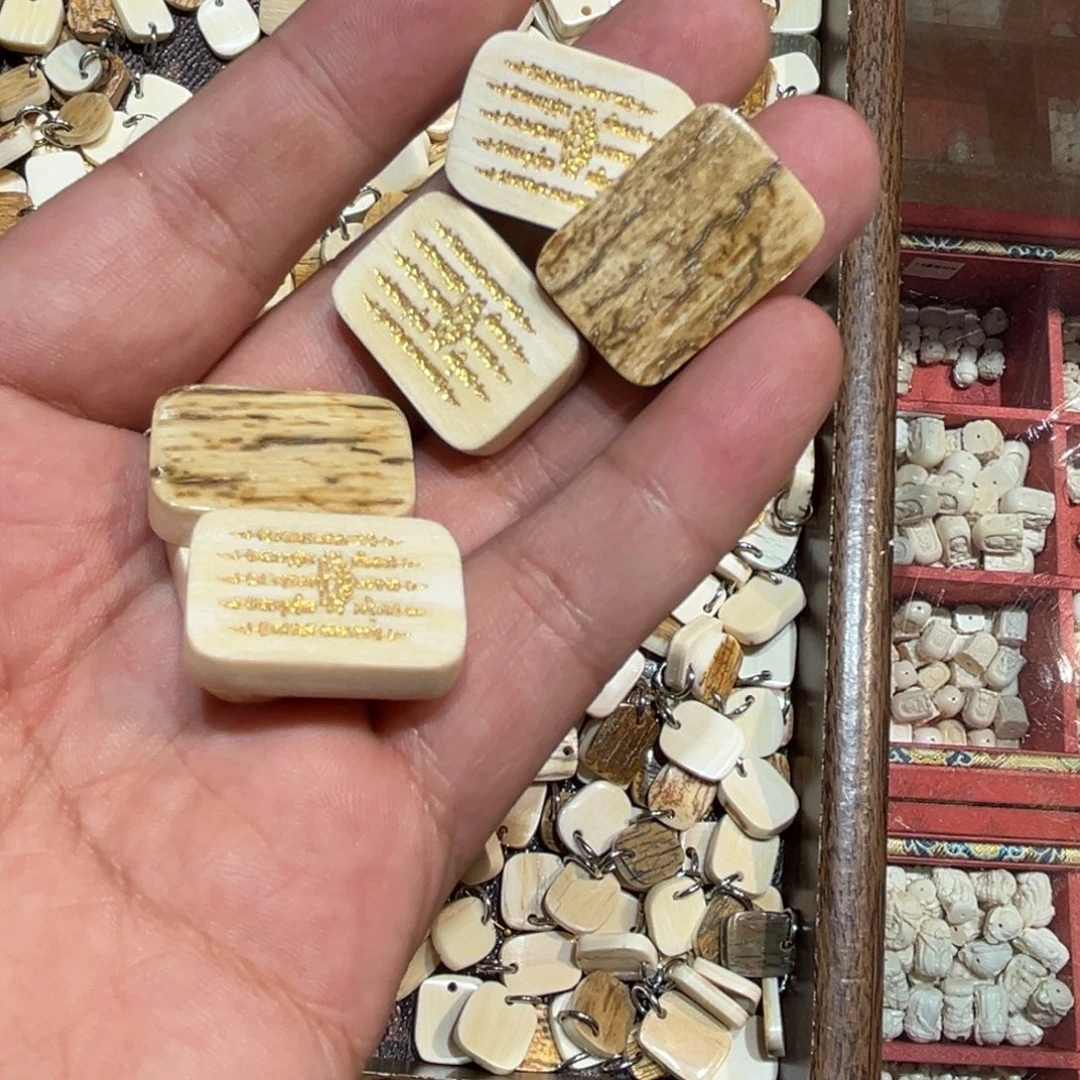 只买单纯的吊坠，没带链子，属的性质。