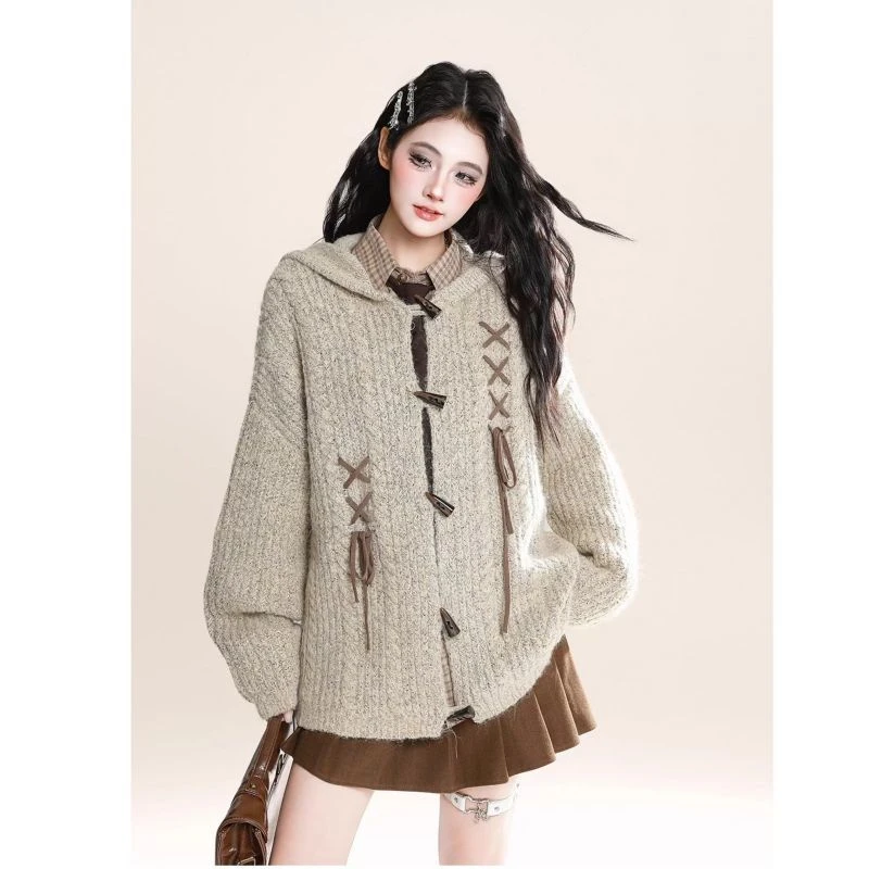 原创设计复古时尚兔耳朵连帽针织毛衣女秋冬宽松牛角扣开衫外套女