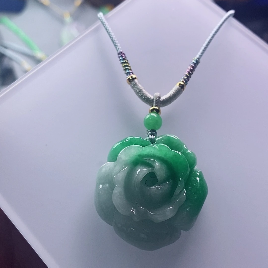 翡翠未镶嵌吊坠(赠链)