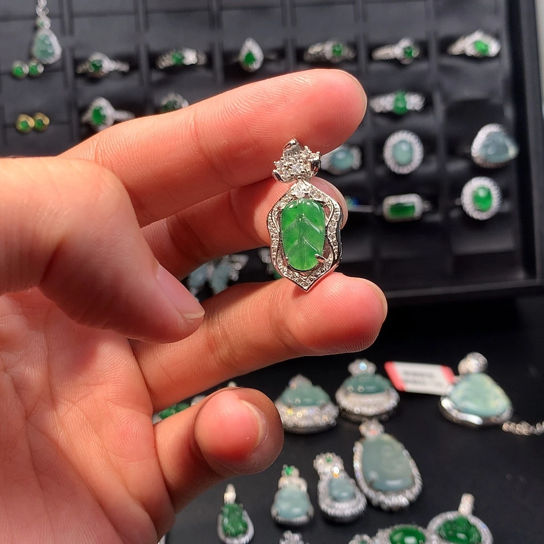 翡翠未镶嵌吊坠(不含链)