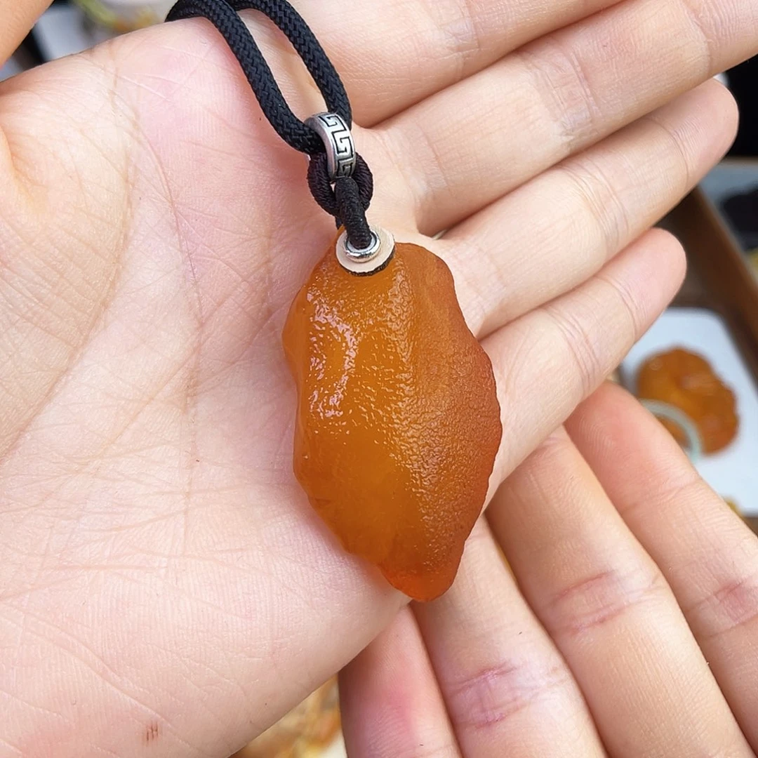 未镶嵌琥珀珠宝奇石，