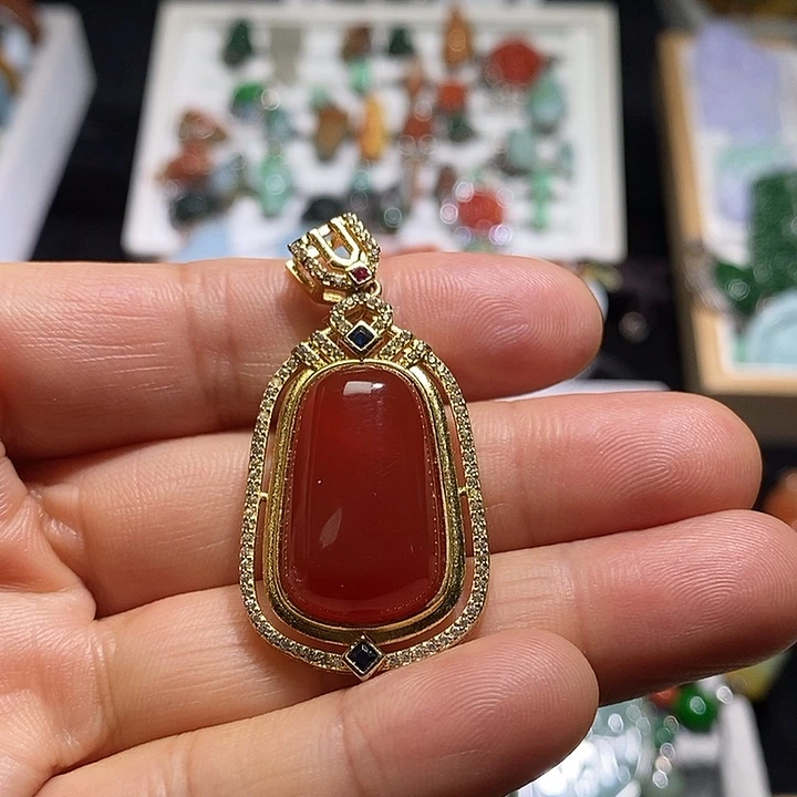 翡翠未镶嵌吊坠(赠链)