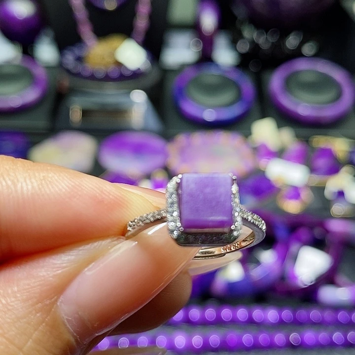 十***人银S925镶嵌苏纪石（舒俱来）戒指