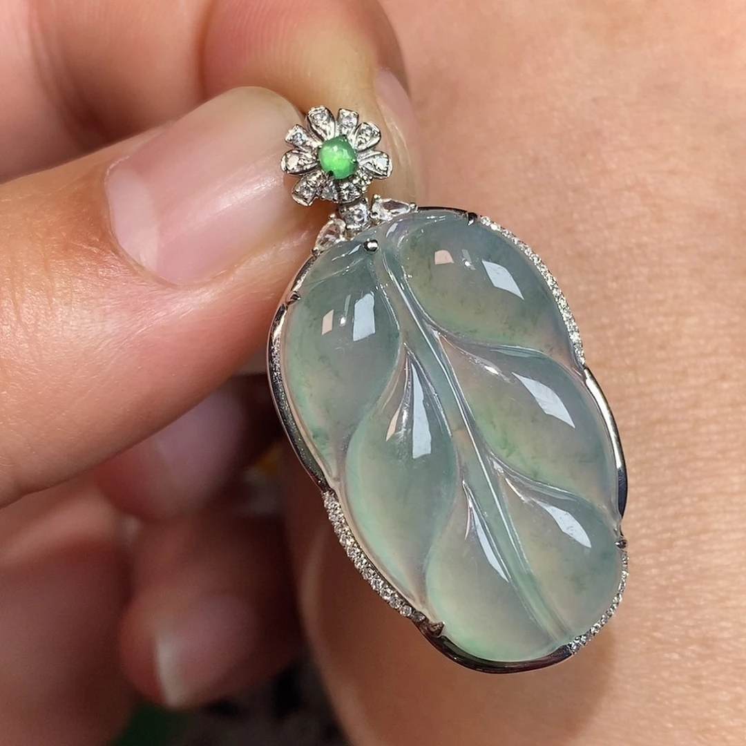 翡翠颈饰18K金镶嵌叶子