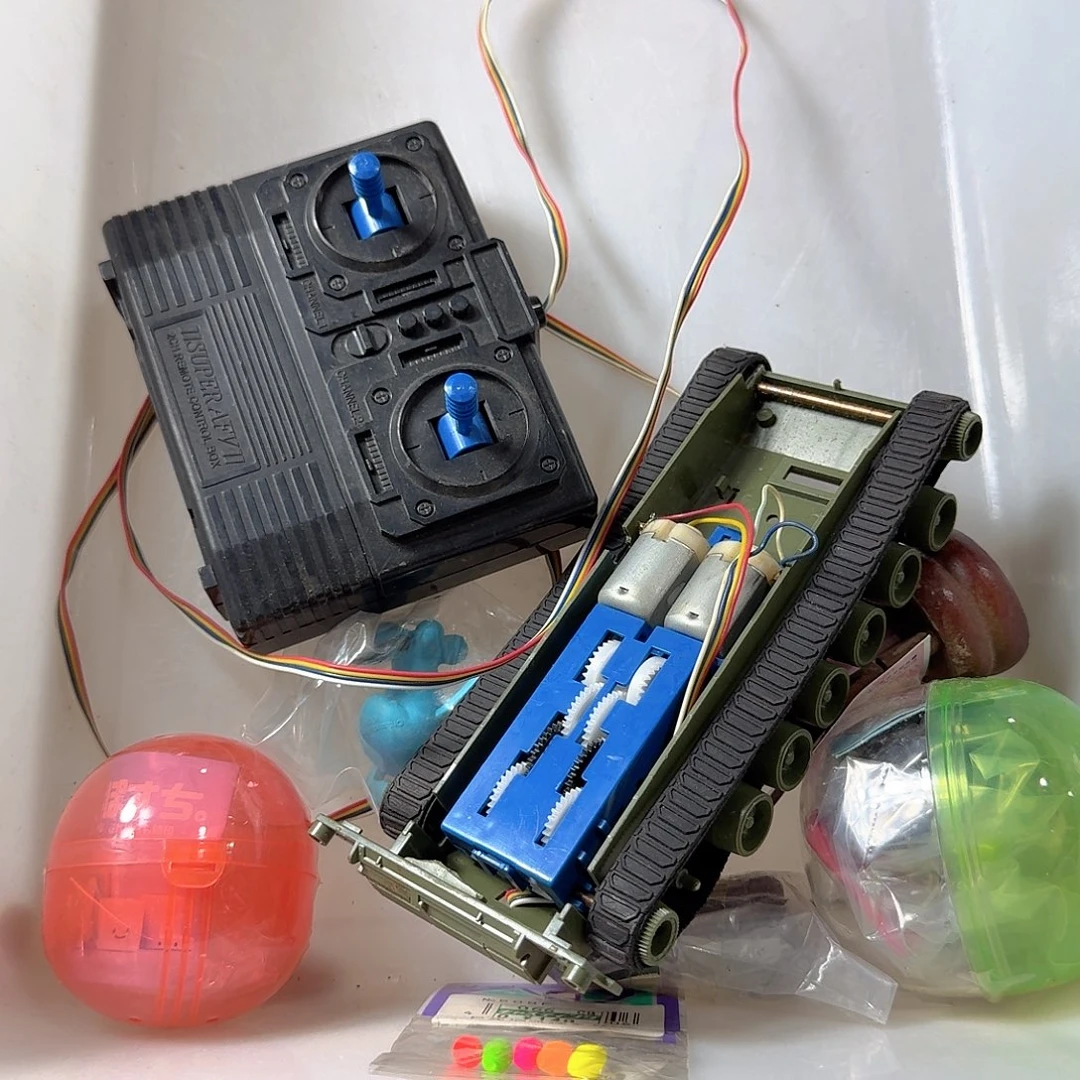 家*中古商品，瑕疵品，不保好坏。211