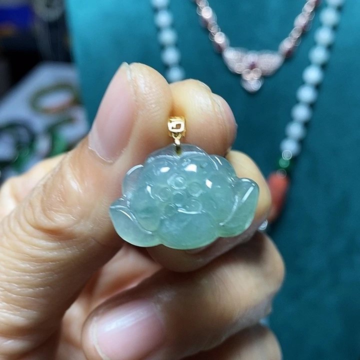 翡翠未镶嵌吊坠(赠链)