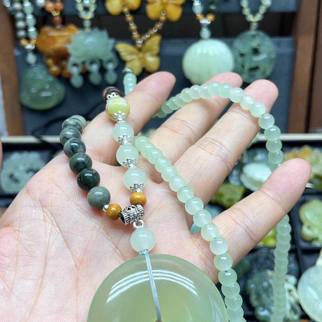 未镶嵌蛇纹石玉颈饰