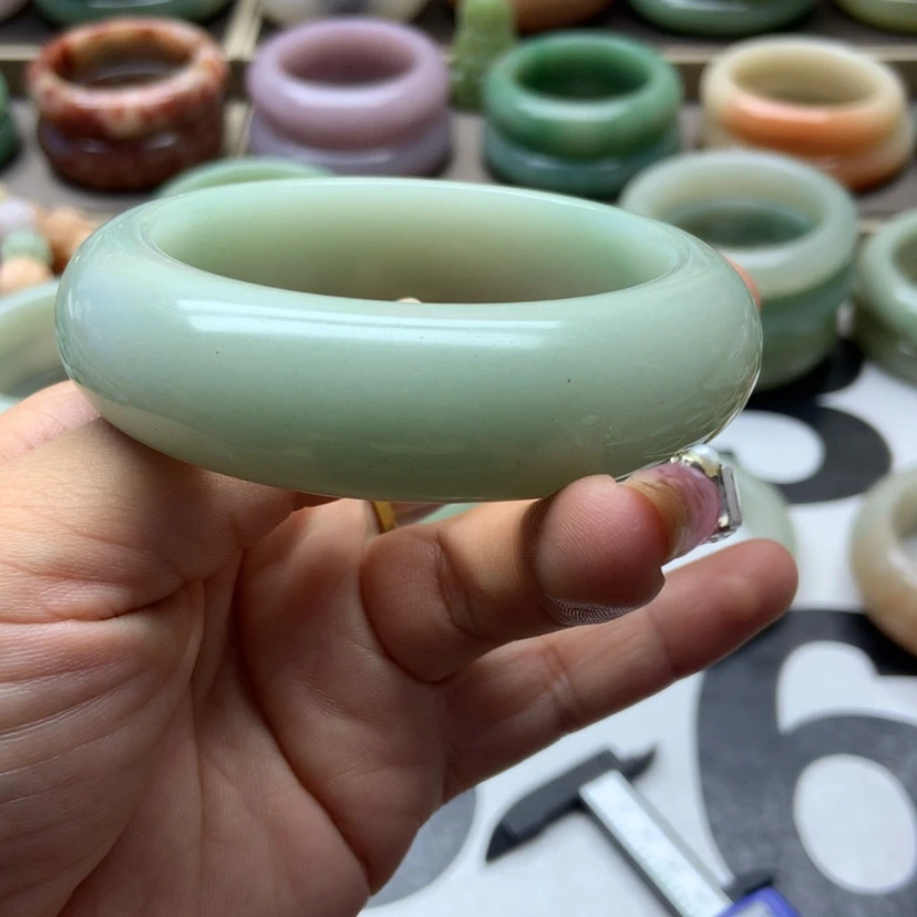 【闪购商品】石英质玉手镯未镶嵌妞*