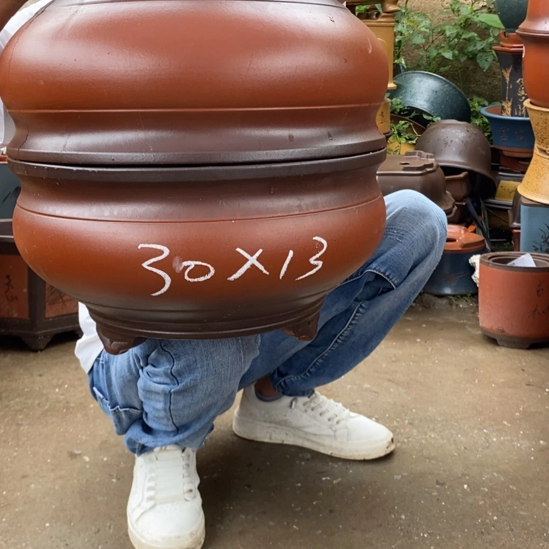 紫砂花盆紫砂艺术学院的学生