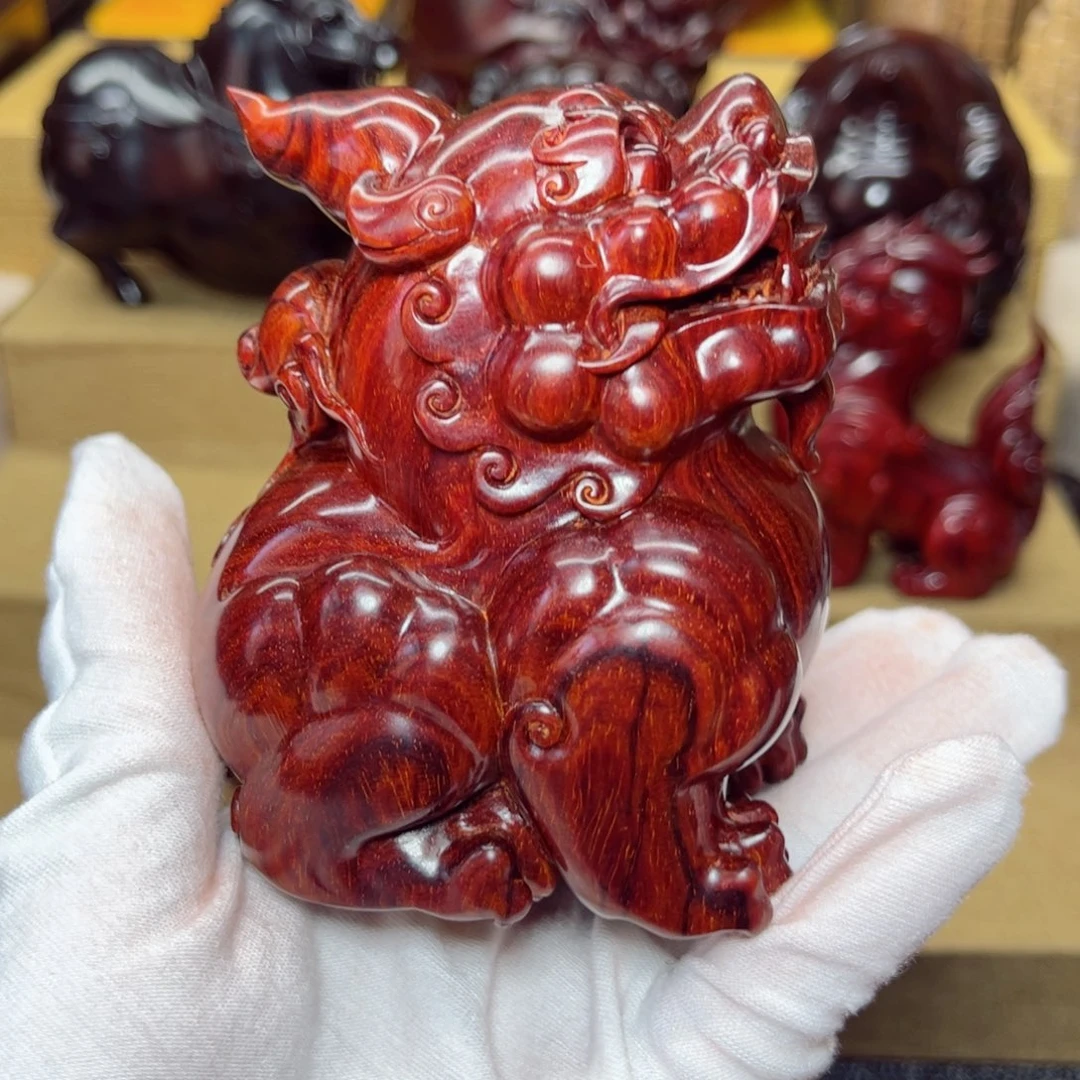 檀香紫檀（小叶紫檀）湘工雕刻貔貅把件