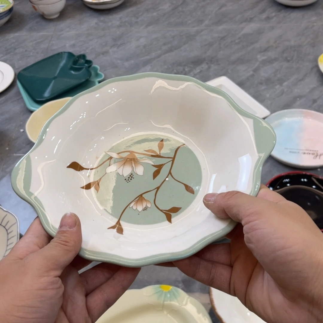 陶瓷微瑕餐具介意勿拍，满18飞！