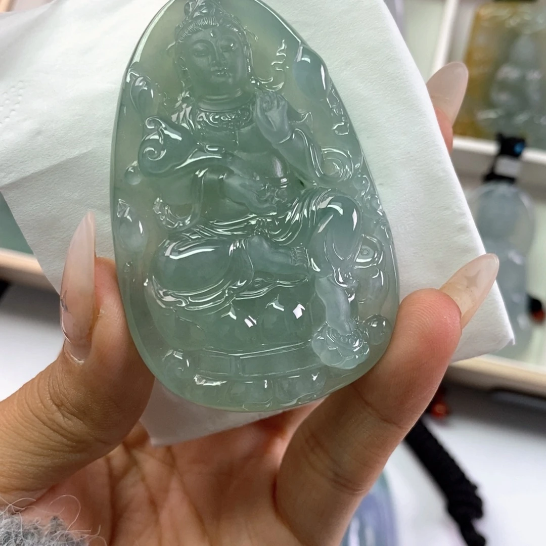云***烤翡翠未镶嵌颈饰翡翠