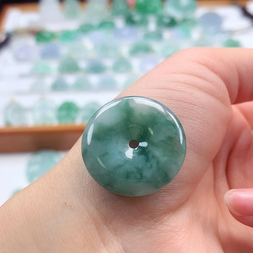 【闪购商品】翡翠吊坠(不含链)未镶嵌