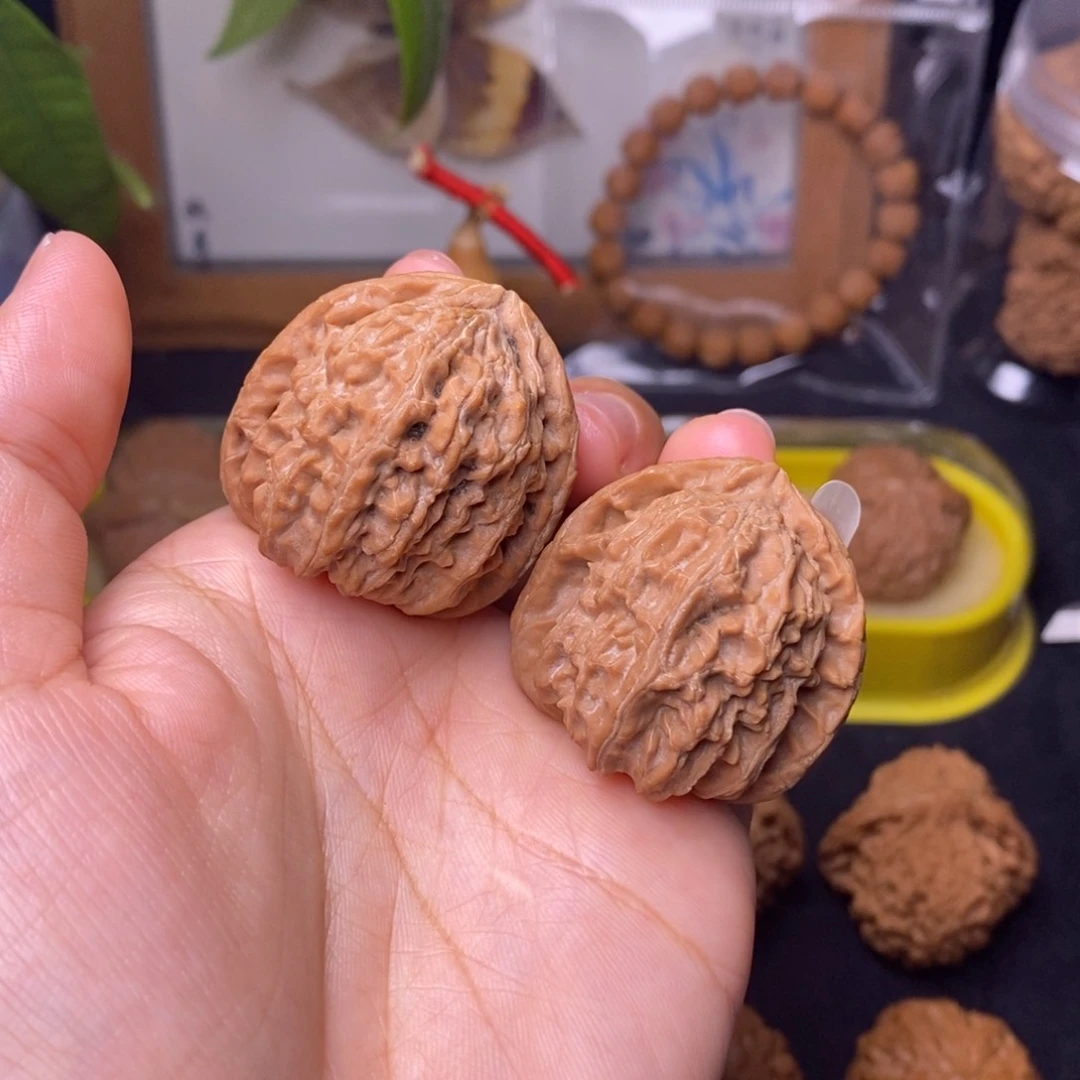 文玩核桃把件35三角白