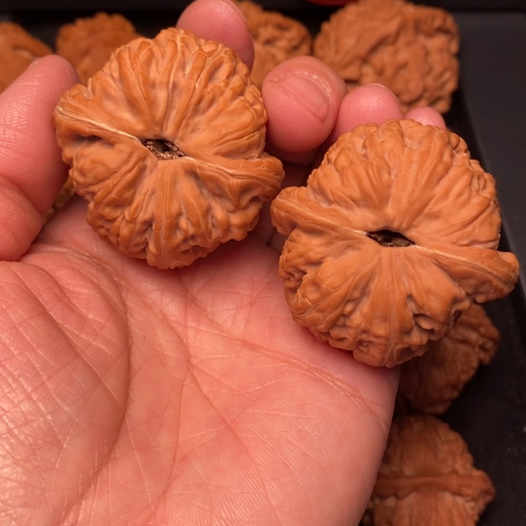 文玩核桃吊坠元宝