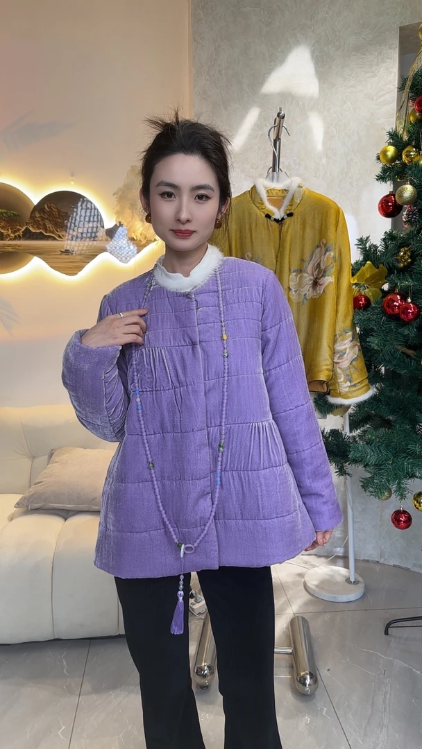 【飞哥女装】紫罗兰圆领新中式桑蚕丝丝绒暗扣设计保暖外套208125紫