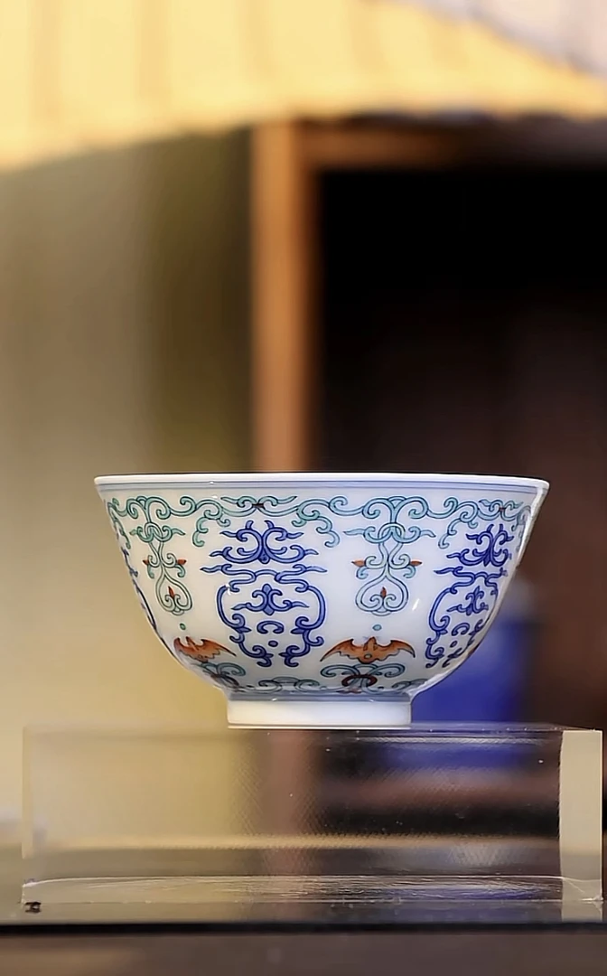 望玉窑 斗彩忍冬纹