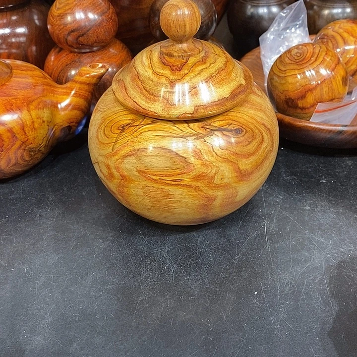 .***诚黄花梨茶叶罐一个的