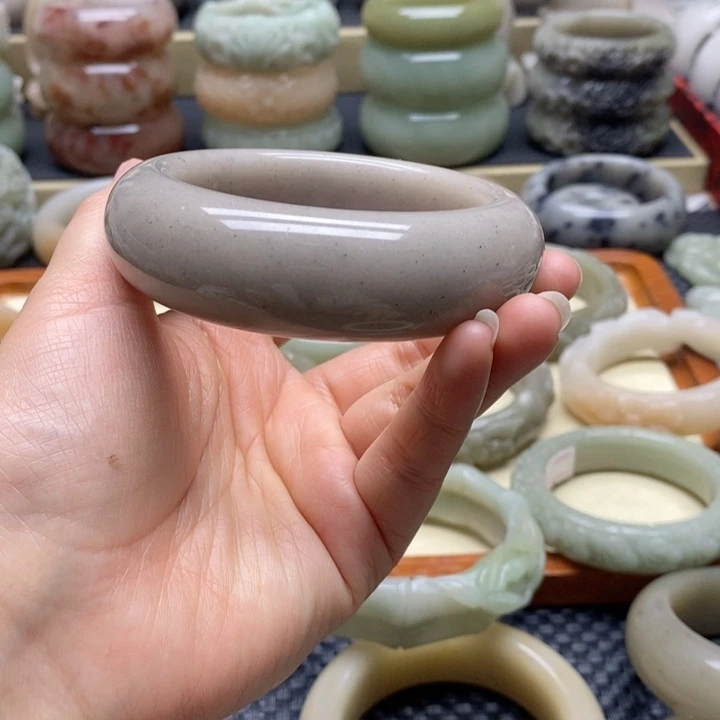 石英岩玉手镯未镶嵌