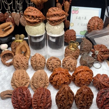 顺***利文玩核桃吊坠小武核桃柳叶